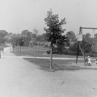 playground-swings